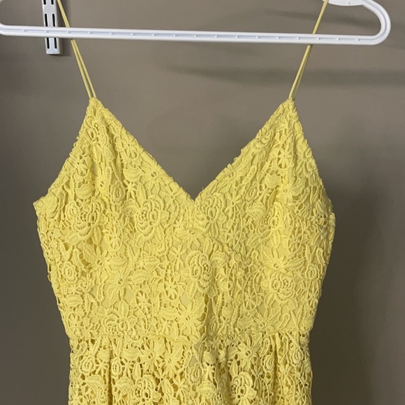H&M lace dress - Picture 3 of 4